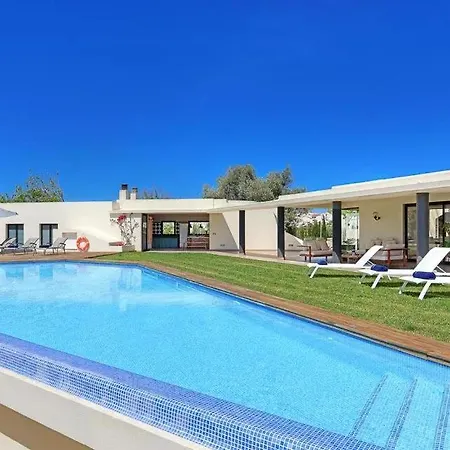Binife - Rodeada De Naturaleza Y Con Piscina *