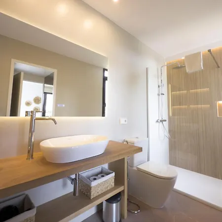 Binife - Rodeada De Naturaleza Y Con Piscina Villa